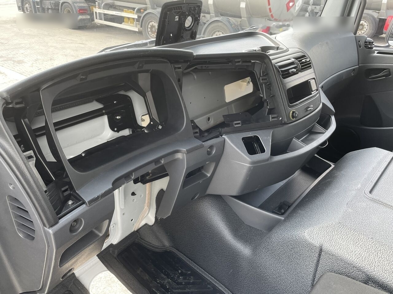 חָדָשׁ תא עבור משאית FRONT BUMPER COMPLETE EXTRA COST 700EU Mercedes-Benz ATEGO Euro 6   Mercedes-Benz 1523 L, 1524 L, 1527 L, 1530: תמונה 10