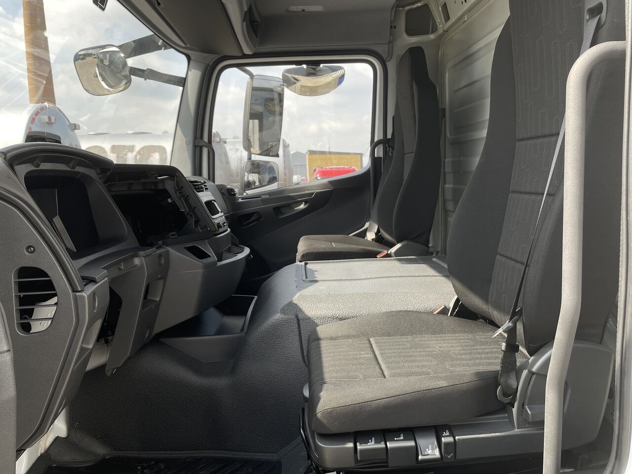 חָדָשׁ תא עבור משאית FRONT BUMPER COMPLETE EXTRA COST 800EU Mercedes-Benz ATEGO S-cab ClassicSpace, 2.30 m 2023   Mercedes-Benz ATEGO truck: תמונה 7