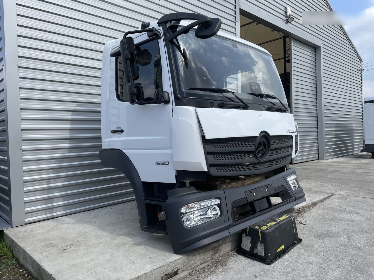 FRONT BUMPER COMPLETE EXTRA COST 800EU Mercedes-Benz ATEGO S-cab ClassicSpace, 2.30 m 2023 Mercedes-Benz ATEGO truck - תא עבור משאית: תמונה 2 FRONT BUMPER COMPLETE EXTRA COST 800EU Mercedes-Benz ATEGO S-cab ClassicSpace, 2.30 m 2023 Mercedes-Benz ATEGO truck - תא עבור משאית: תמונה 2