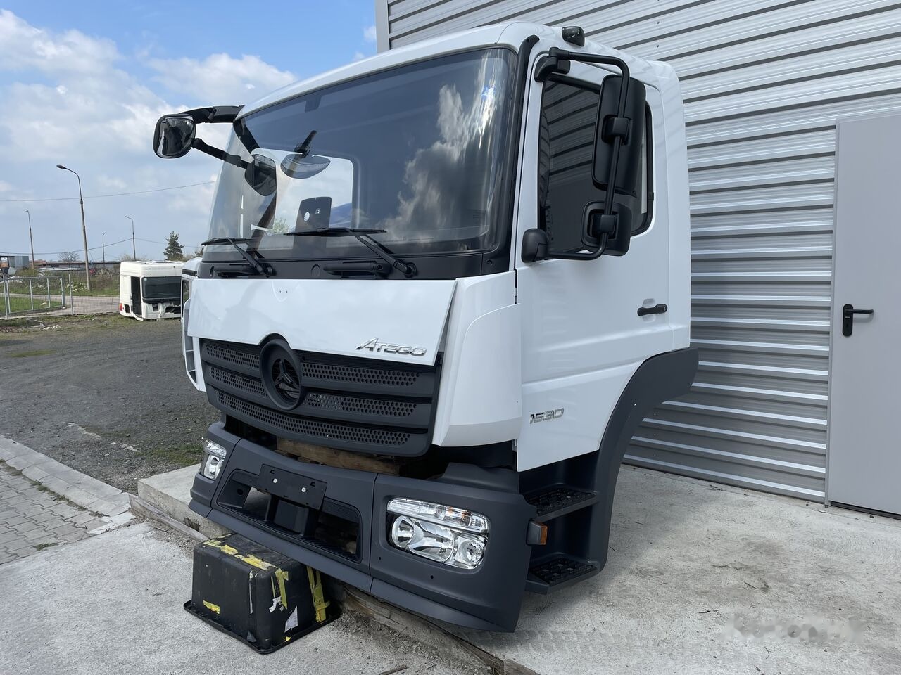 FRONT BUMPER COMPLETE EXTRA COST 800EU Mercedes-Benz ATEGO S-cab ClassicSpace, 2.30 m 2023 Mercedes-Benz ATEGO truck - תא עבור משאית: תמונה 4 FRONT BUMPER COMPLETE EXTRA COST 800EU Mercedes-Benz ATEGO S-cab ClassicSpace, 2.30 m 2023 Mercedes-Benz ATEGO truck - תא עבור משאית: תמונה 4