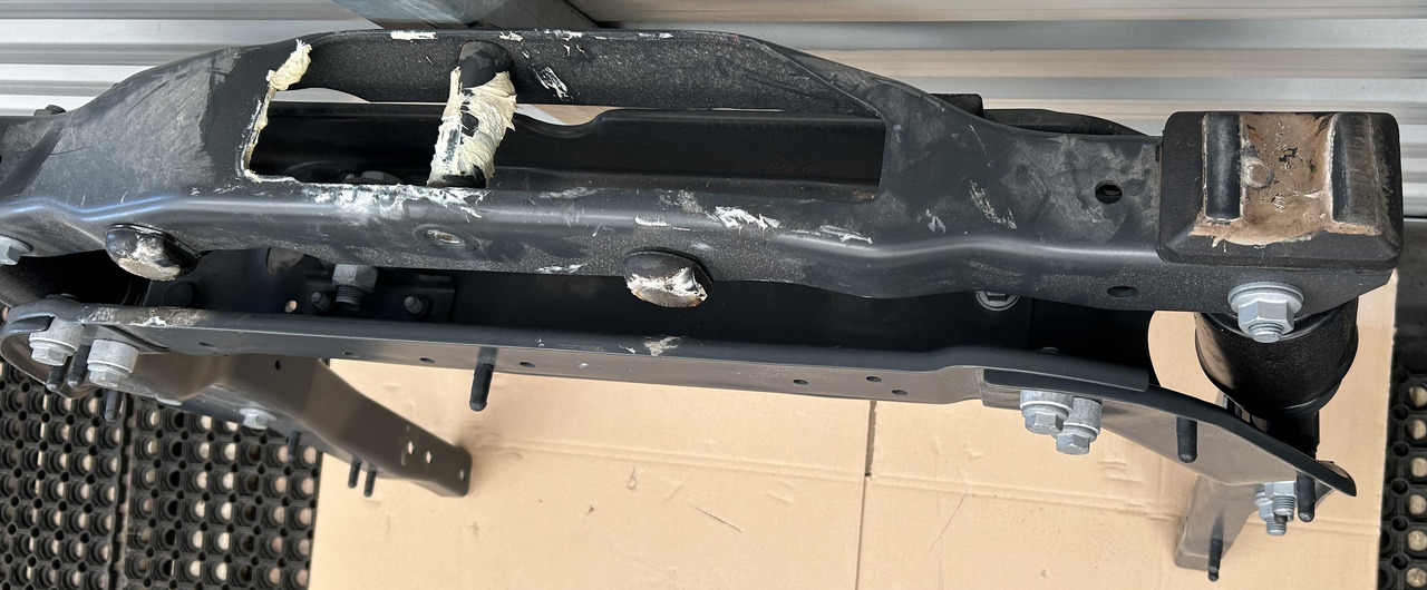 IVECO CABIN SUSPENSION REAR WITH SHOCK ABSORBERS S-WAY BRAND NEW - מתלה תא: תמונה 1 IVECO CABIN SUSPENSION REAR WITH SHOCK ABSORBERS S-WAY BRAND NEW - מתלה תא: תמונה 1