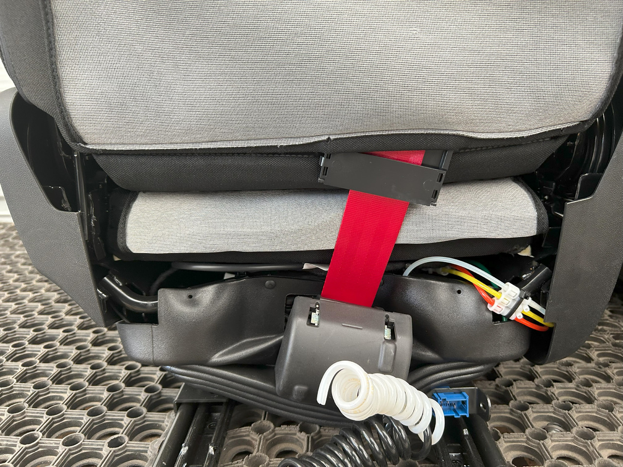 IVECO NEW SEAT IVECO S-WAY - מושב: תמונה 4 IVECO NEW SEAT IVECO S-WAY - מושב: תמונה 4