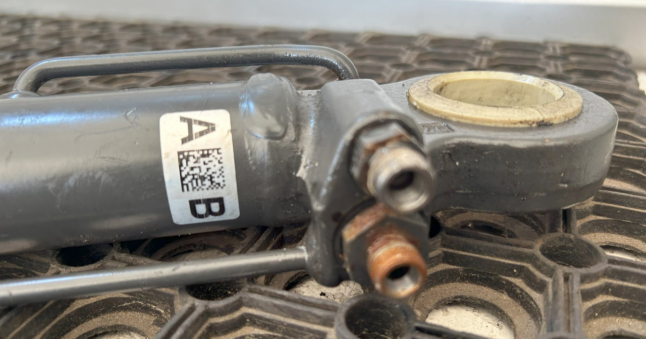 MERCEDES ATEGO CABIN LIFTING ACTUATOR + PUMP - מתלה תא: תמונה 5 MERCEDES ATEGO CABIN LIFTING ACTUATOR + PUMP - מתלה תא: תמונה 5