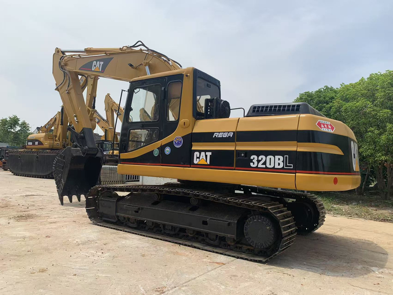CATERPILLAR 320B, 320BL Secondhand Excavator Made in Japan - מחפר סורק: תמונה 3 CATERPILLAR 320B, 320BL Secondhand Excavator Made in Japan - מחפר סורק: תמונה 3