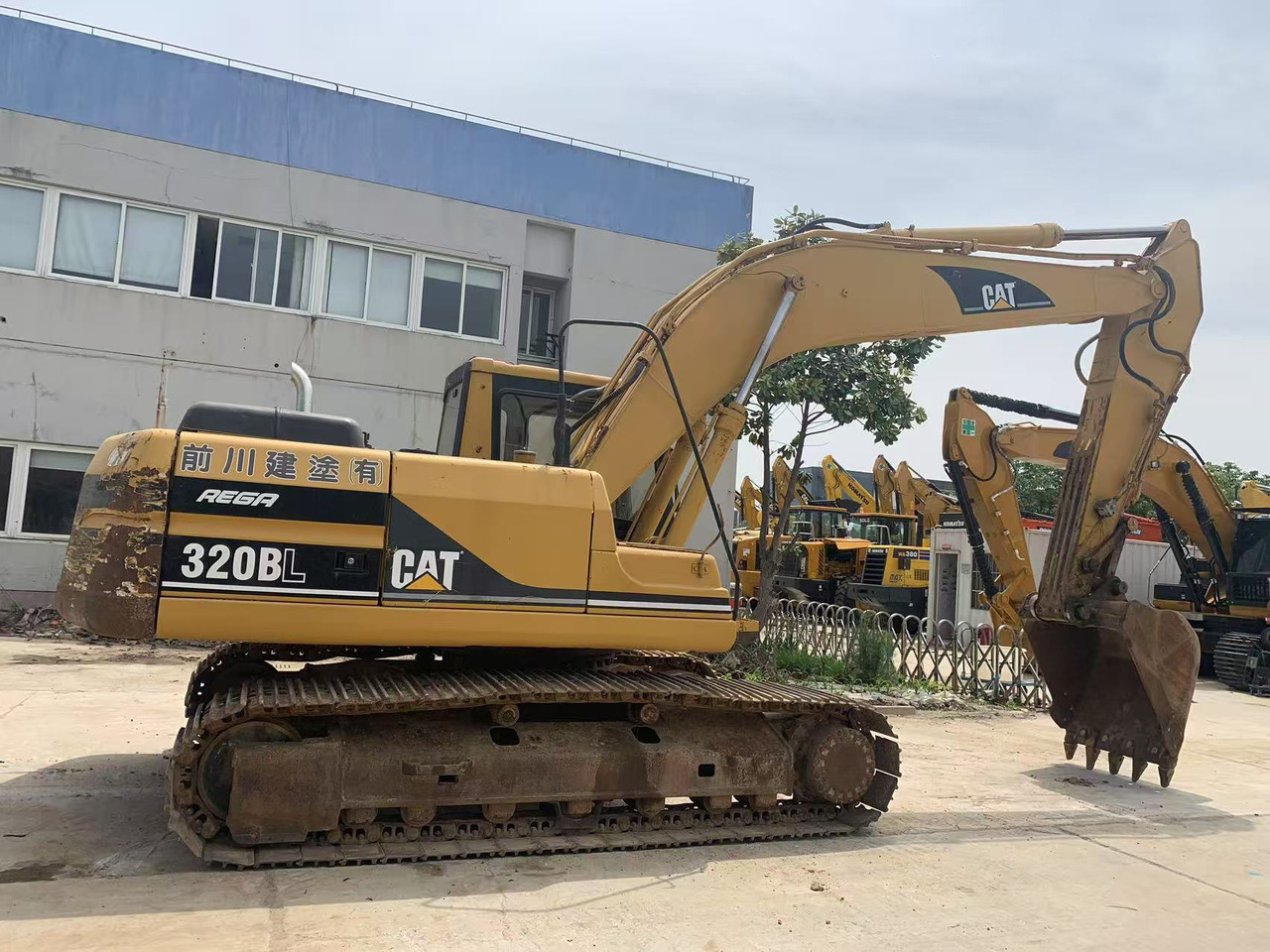 CATERPILLAR 320BL Used Excavator with Original Color - מחפר סורק: תמונה 4 CATERPILLAR 320BL Used Excavator with Original Color - מחפר סורק: תמונה 4