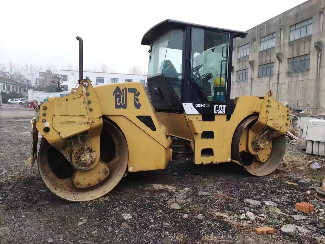 CATERPILLAR CB534D - רולר כביש: תמונה 1 CATERPILLAR CB534D - רולר כביש: תמונה 1