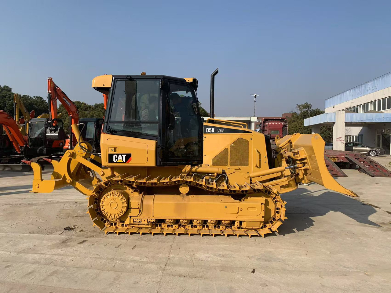 Caterpillar Bulldozer CAT D5G, D5K Good Price Japan Origin Tractor - דחפור: תמונה 1 Caterpillar Bulldozer CAT D5G, D5K Good Price Japan Origin Tractor - דחפור: תמונה 1