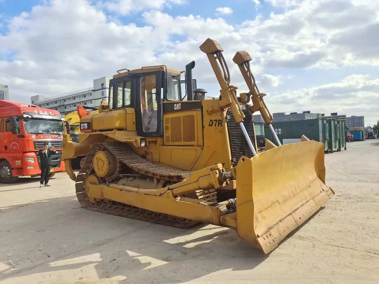 Caterpillar Secondhand Bulldozer CAT D7R Japan Origin Tracked Tractor - דחפור: תמונה 4 Caterpillar Secondhand Bulldozer CAT D7R Japan Origin Tracked Tractor - דחפור: תמונה 4