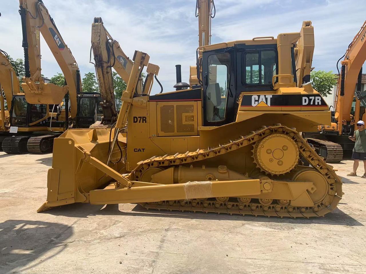 Caterpillar Tracked Tractor CAT D6R, D7R, D8R with Triangle Track - דחפור: תמונה 2 Caterpillar Tracked Tractor CAT D6R, D7R, D8R with Triangle Track - דחפור: תמונה 2