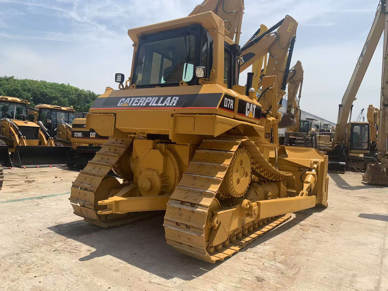 Caterpillar Tracked Tractor CAT D6R, D7R, D8R with Triangle Track - דחפור: תמונה 4 Caterpillar Tracked Tractor CAT D6R, D7R, D8R with Triangle Track - דחפור: תמונה 4