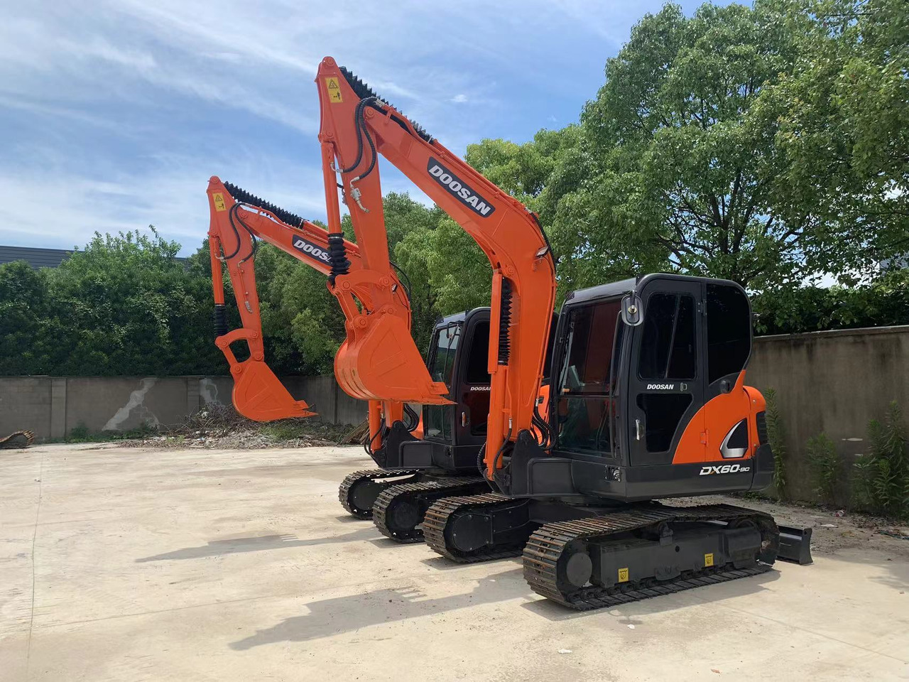 DOOSAN DX60 Good price 6 ton Small Excavator - מחפר סורק: תמונה 2 DOOSAN DX60 Good price 6 ton Small Excavator - מחפר סורק: תמונה 2