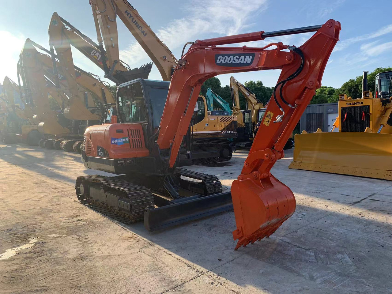 Doosan Doosan Excavator DX60 Yanmar Engine, 37.9 kW (51 HP) Engine, 0.21 m³ Bucket Capacity, 5,700 kg Operating Weight & Dimensions - מיני מחפר: תמונה 5 Doosan Doosan Excavator DX60 Yanmar Engine, 37.9 kW (51 HP) Engine, 0.21 m³ Bucket Capacity, 5,700 kg Operating Weight & Dimensions - מיני מחפר: תמונה 5