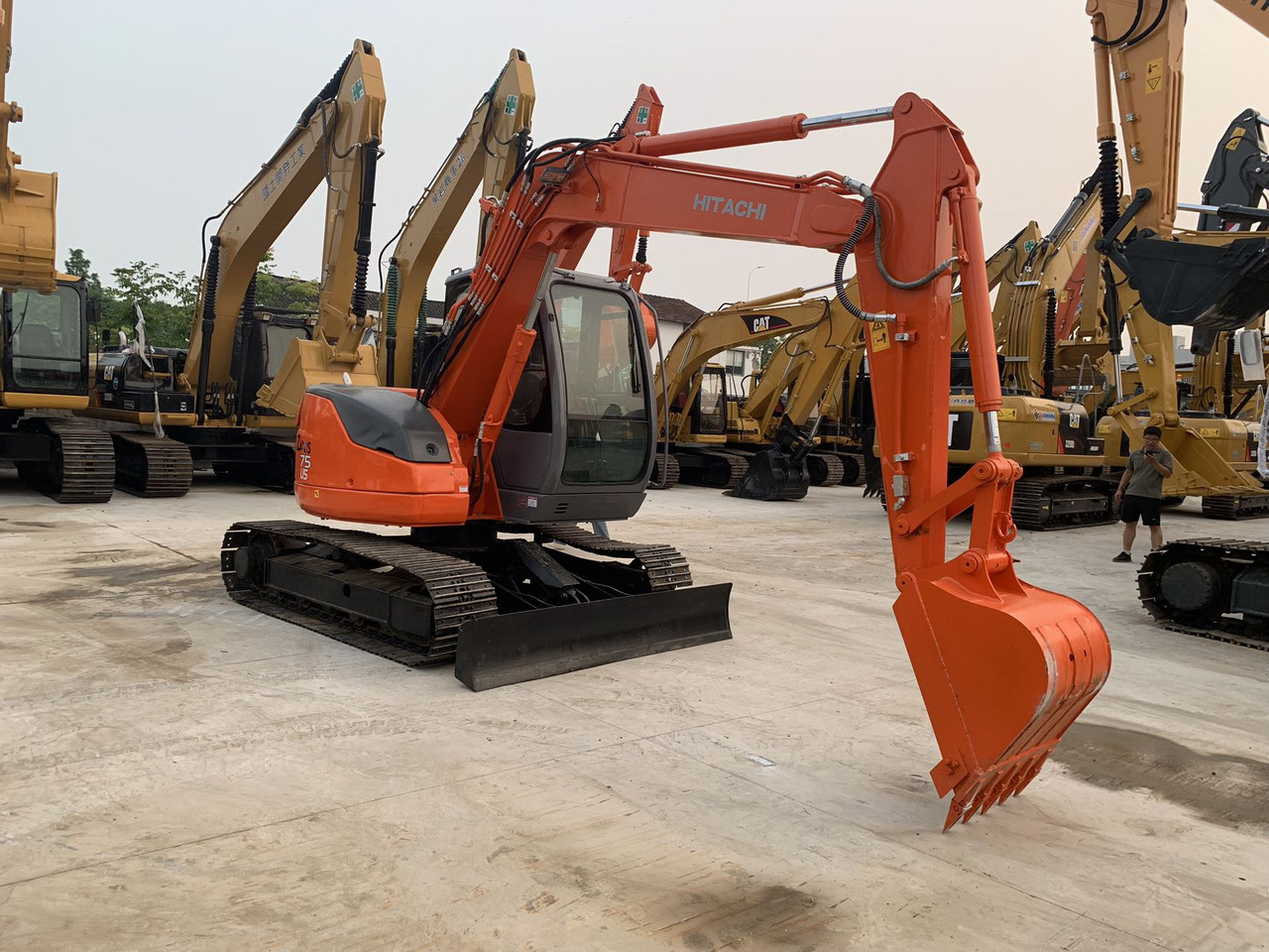 Hitachi Tracked Excavator ZX75 with Blade Dozer - מחפר סורק: תמונה 5 Hitachi Tracked Excavator ZX75 with Blade Dozer - מחפר סורק: תמונה 5