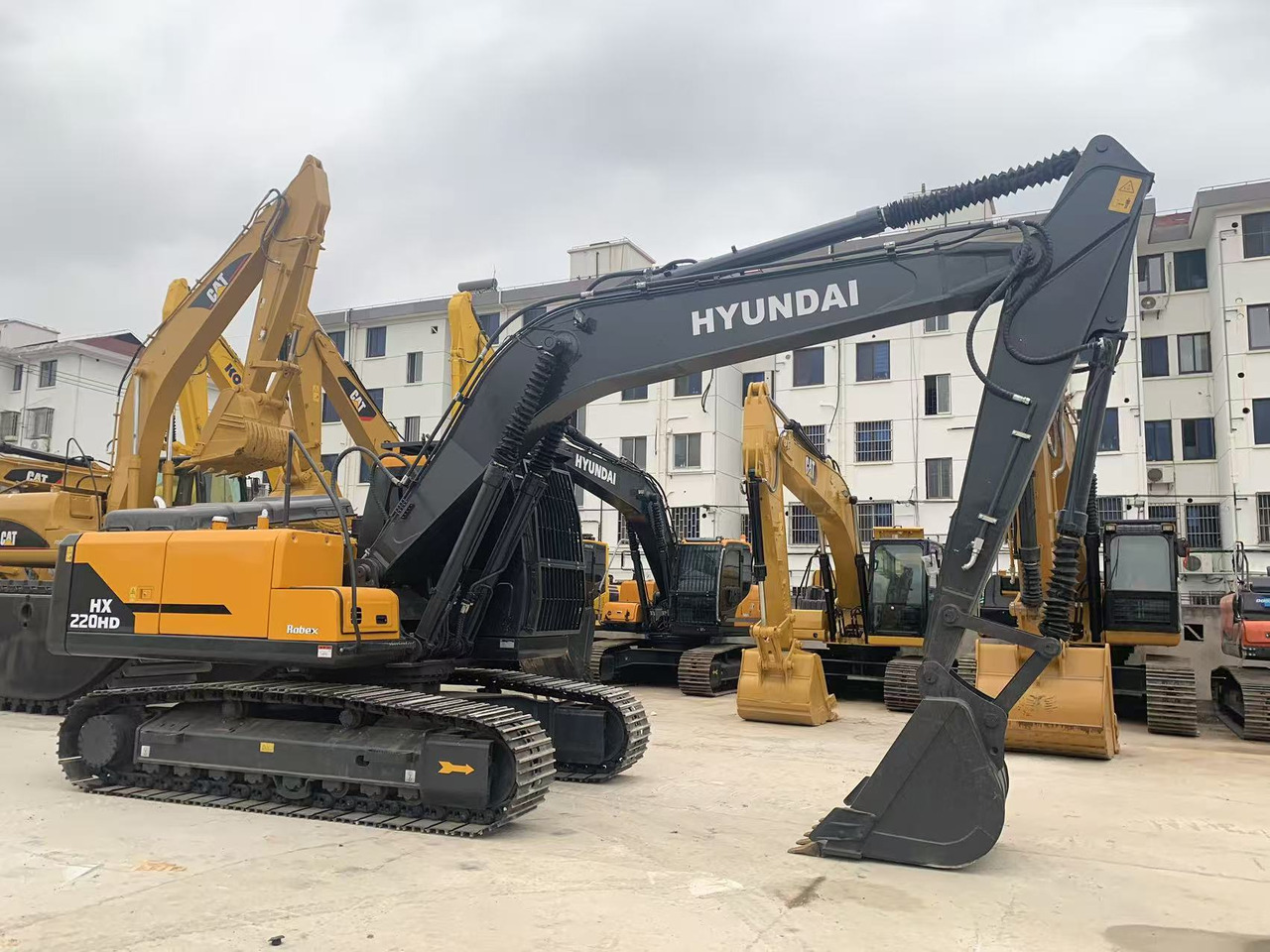 Hyundai HX220HD Good Price Secondhand 22 ton Excavator - מחפר סורק: תמונה 3 Hyundai HX220HD Good Price Secondhand 22 ton Excavator - מחפר סורק: תמונה 3
