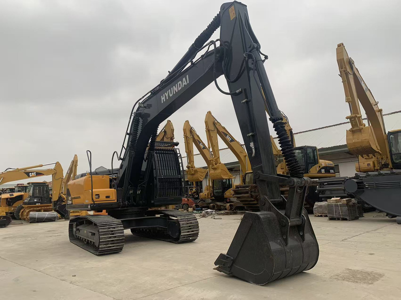 Hyundai HX220HD Good Price Secondhand 22 ton Excavator - מחפר סורק: תמונה 4 Hyundai HX220HD Good Price Secondhand 22 ton Excavator - מחפר סורק: תמונה 4