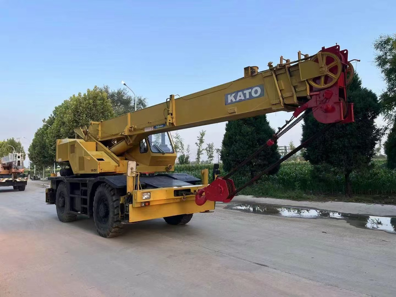 KATO KR250 Good Price 25 ton Rough Terrain Crane - עגורן נייד: תמונה 1 KATO KR250 Good Price 25 ton Rough Terrain Crane - עגורן נייד: תמונה 1