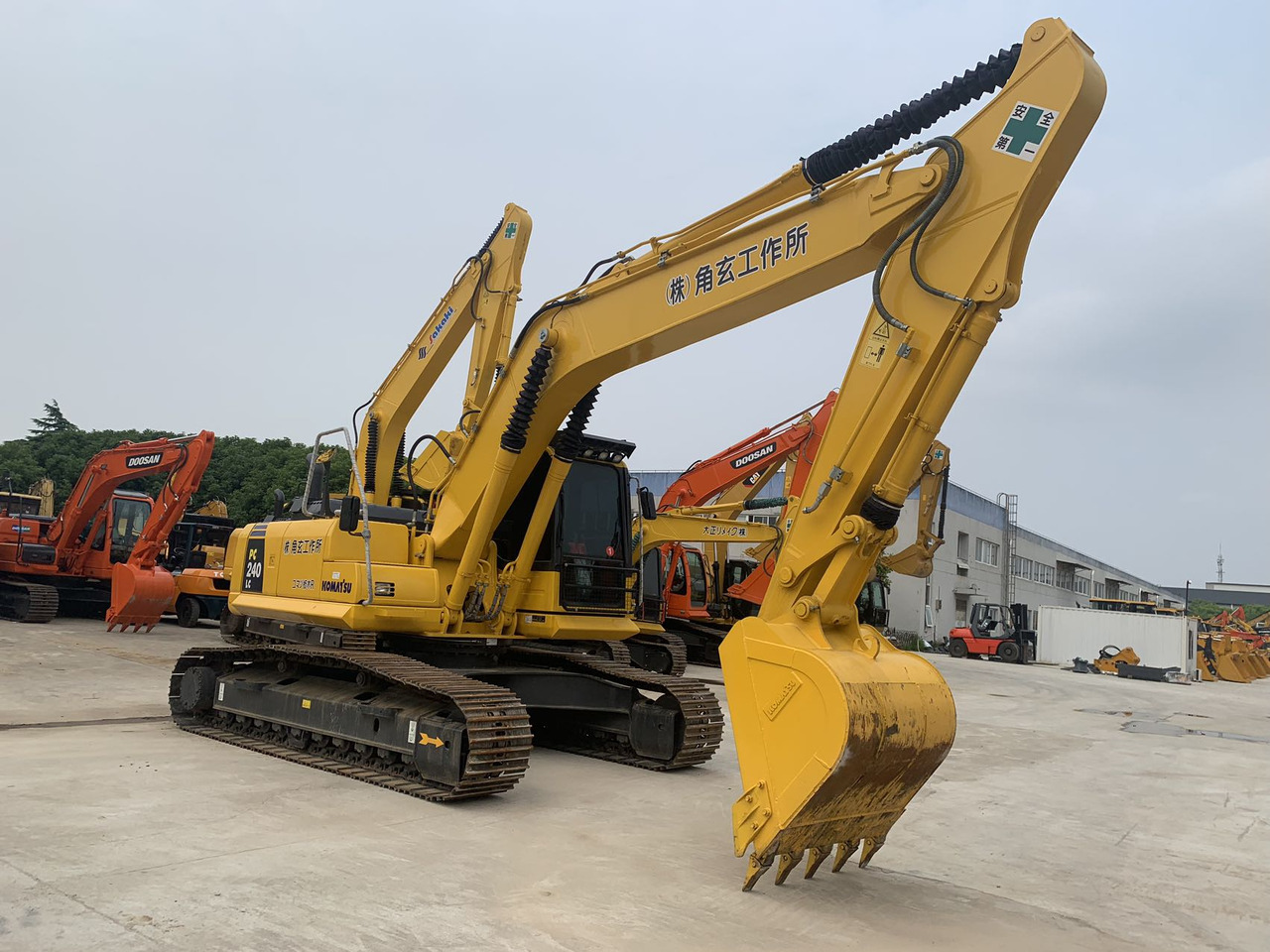 Komatsu PC240, PC220 Secondhand Excavator Good Price - מחפר סורק: תמונה 2 Komatsu PC240, PC220 Secondhand Excavator Good Price - מחפר סורק: תמונה 2