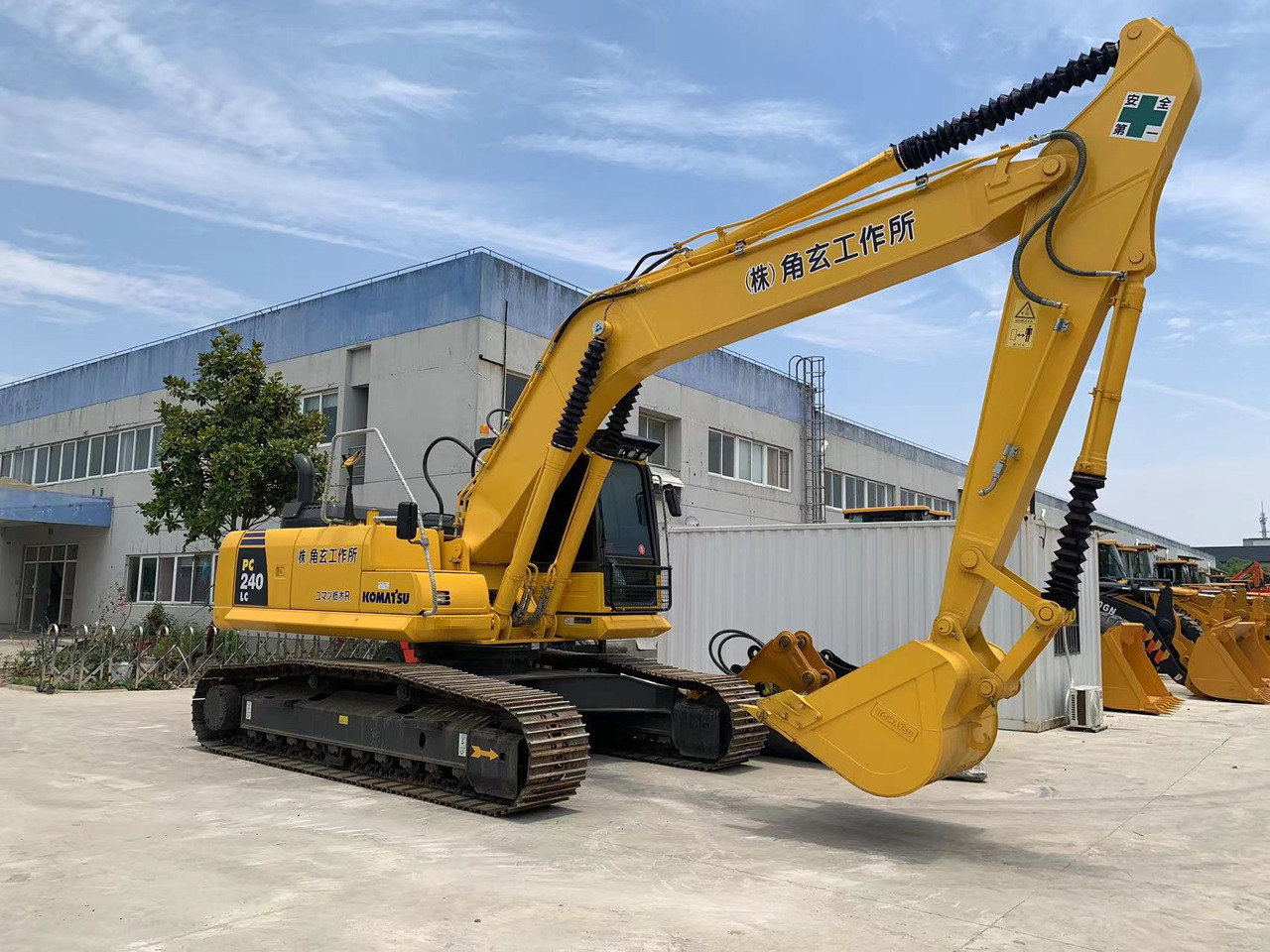 Komatsu PC240, PC220 Secondhand Excavator Good Price - מחפר סורק: תמונה 1 Komatsu PC240, PC220 Secondhand Excavator Good Price - מחפר סורק: תמונה 1