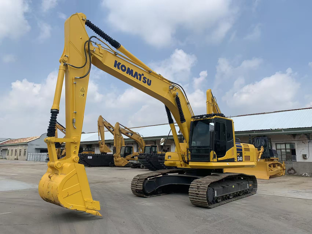 Komatsu PC240 Tracked Excavator Japan Origin - מחפר סורק: תמונה 2 Komatsu PC240 Tracked Excavator Japan Origin - מחפר סורק: תמונה 2