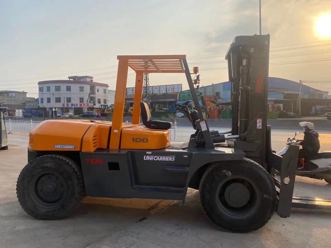 TCM FD100 Forklift Good Price Secondhand 10 ton Forklift Machine - מלגזת סולר: תמונה 2 TCM FD100 Forklift Good Price Secondhand 10 ton Forklift Machine - מלגזת סולר: תמונה 2