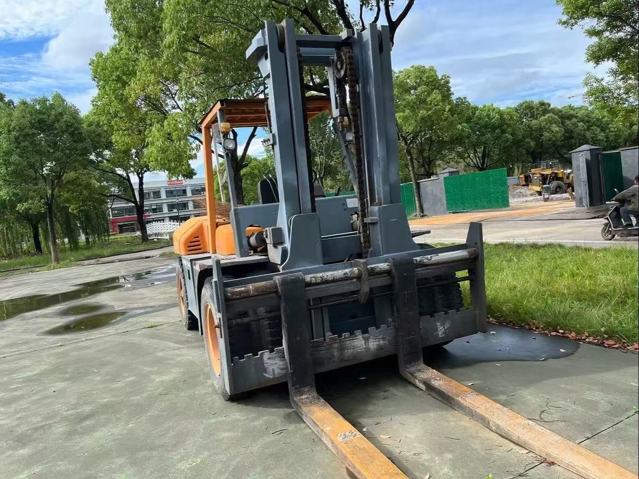 TCM FD100 Forklift Original Color 10 ton Forklift Truck - מלגזת סולר: תמונה 4 TCM FD100 Forklift Original Color 10 ton Forklift Truck - מלגזת סולר: תמונה 4
