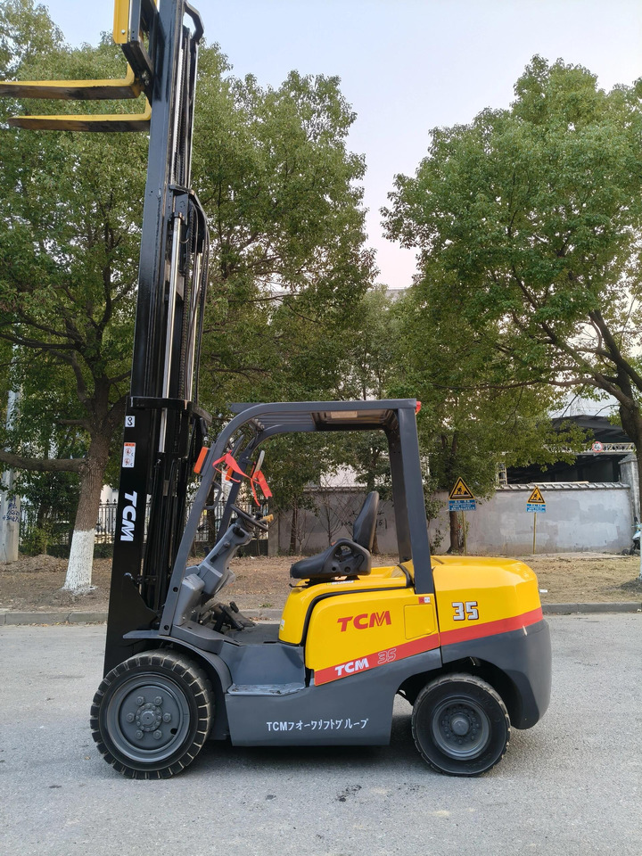 TCM FD35, FD30 Forklift with ISUZU Engine - מלגזת סולר: תמונה 1 TCM FD35, FD30 Forklift with ISUZU Engine - מלגזת סולר: תמונה 1
