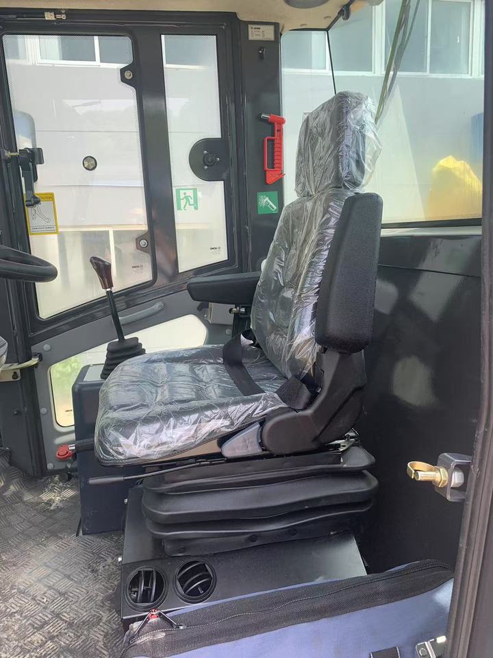 XCMG Vibratory Road roller XS183J Brand New Condition - רולר כביש: תמונה 5 XCMG Vibratory Road roller XS183J Brand New Condition - רולר כביש: תמונה 5