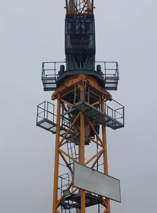 LIEBHERR 200 EC-H 10 Litronic - עגורן מגדל: תמונה 2 LIEBHERR 200 EC-H 10 Litronic - עגורן מגדל: תמונה 2