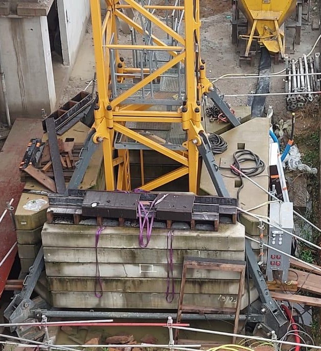 LIEBHERR 200 EC-H 10 Litronic - עגורן מגדל: תמונה 3 LIEBHERR 200 EC-H 10 Litronic - עגורן מגדל: תמונה 3