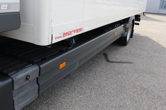 Mercedes-Benz Atego 1224L - משאית תיבה: תמונה 4 Mercedes-Benz Atego 1224L - משאית תיבה: תמונה 4