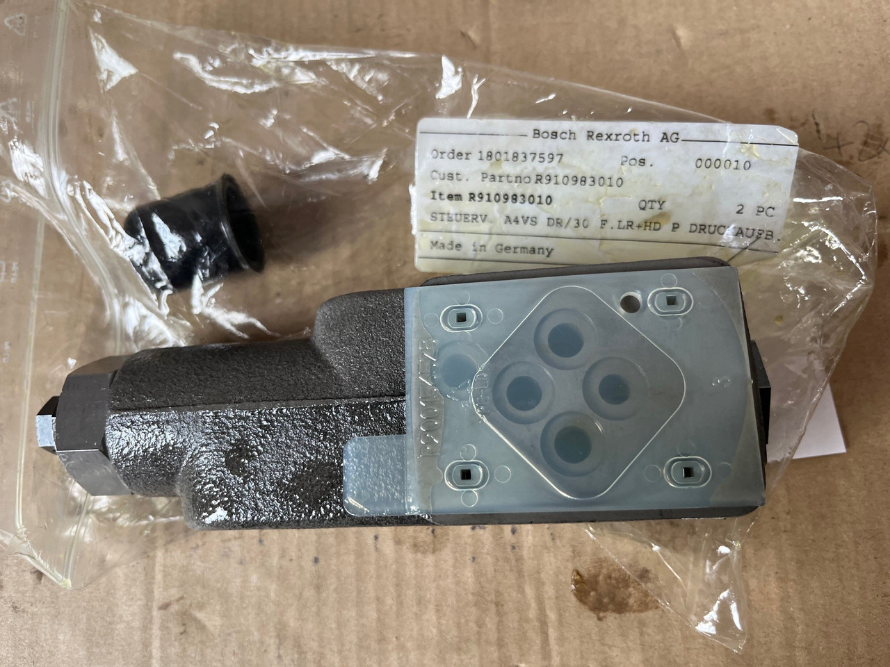 REXROTH Steuerventil A4VS DR/30 R910983010 - חלקי חילוף עבור מכונת בנייה: תמונה 1 REXROTH Steuerventil A4VS DR/30 R910983010 - חלקי חילוף עבור מכונת בנייה: תמונה 1