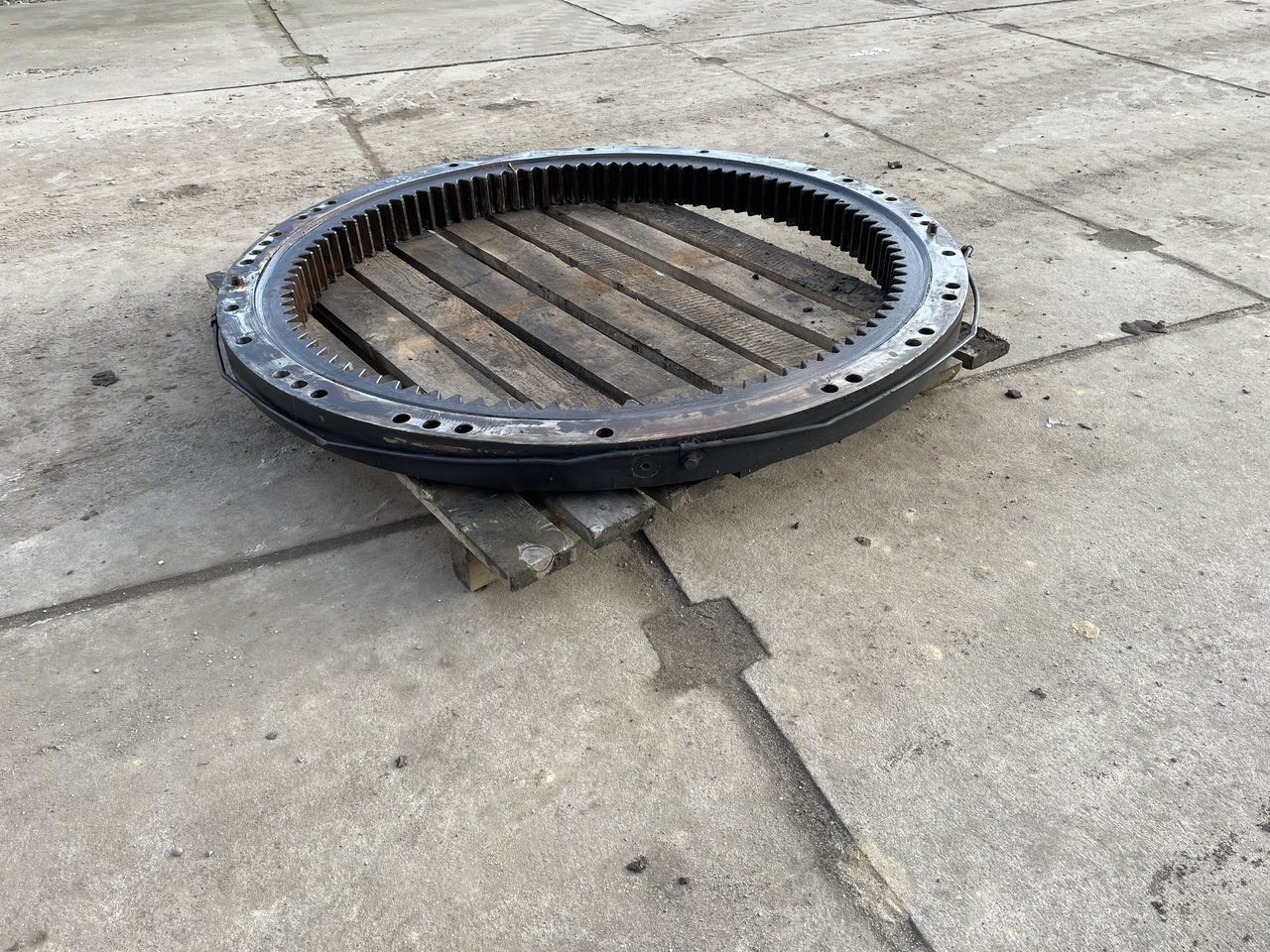 KOMATSU PC 228 - טבעת רוטציה עבור מחפר: תמונה 2 KOMATSU PC 228 - טבעת רוטציה עבור מחפר: תמונה 2