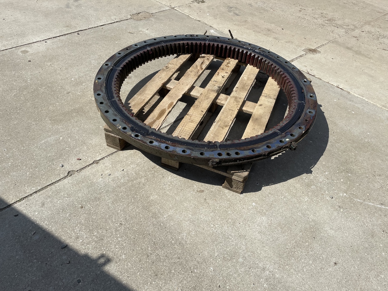 LIEBHERR R906 - טבעת רוטציה עבור מחפר: תמונה 3 LIEBHERR R906 - טבעת רוטציה עבור מחפר: תמונה 3