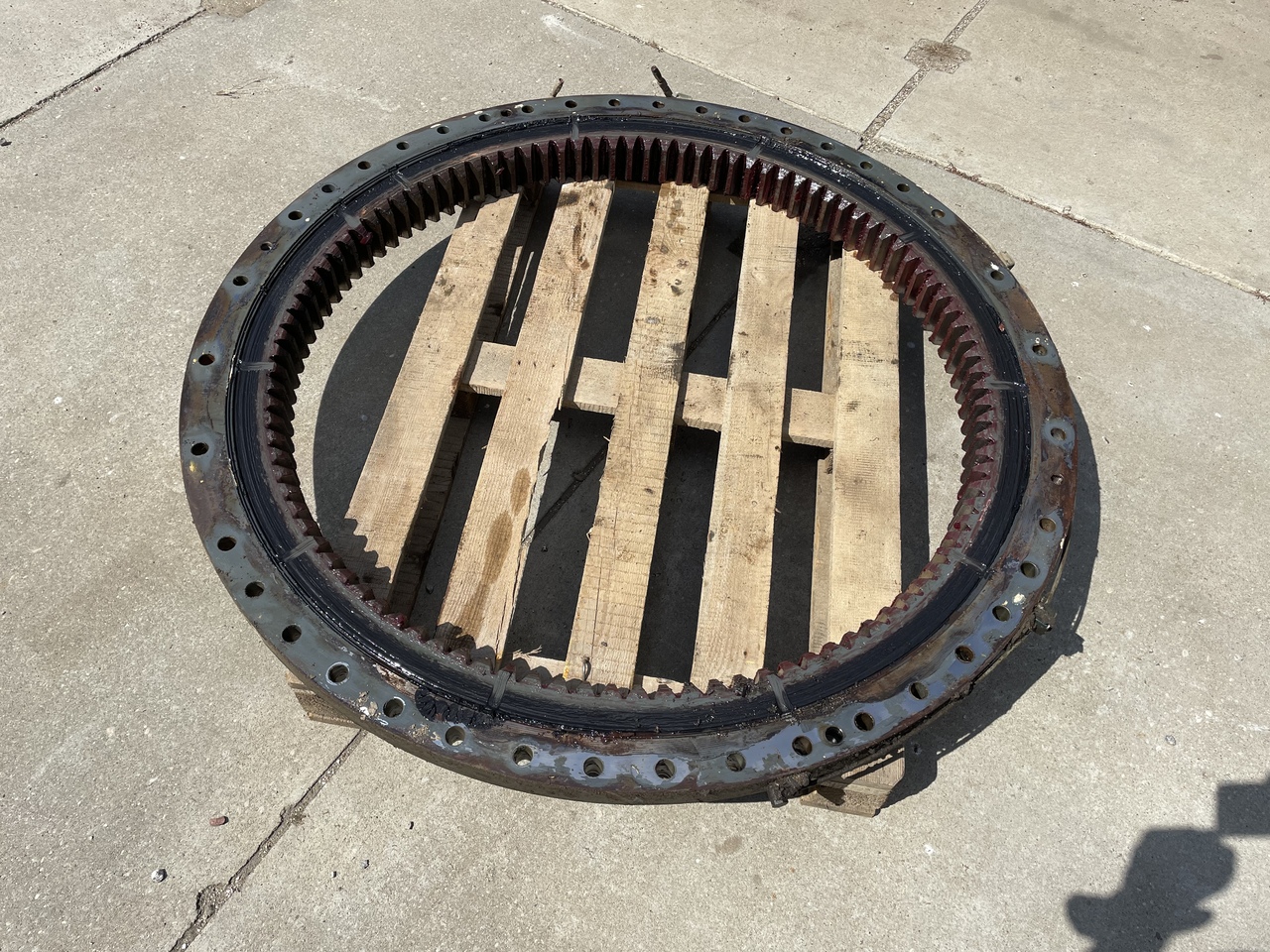 LIEBHERR R906 - טבעת רוטציה עבור מחפר: תמונה 4 LIEBHERR R906 - טבעת רוטציה עבור מחפר: תמונה 4