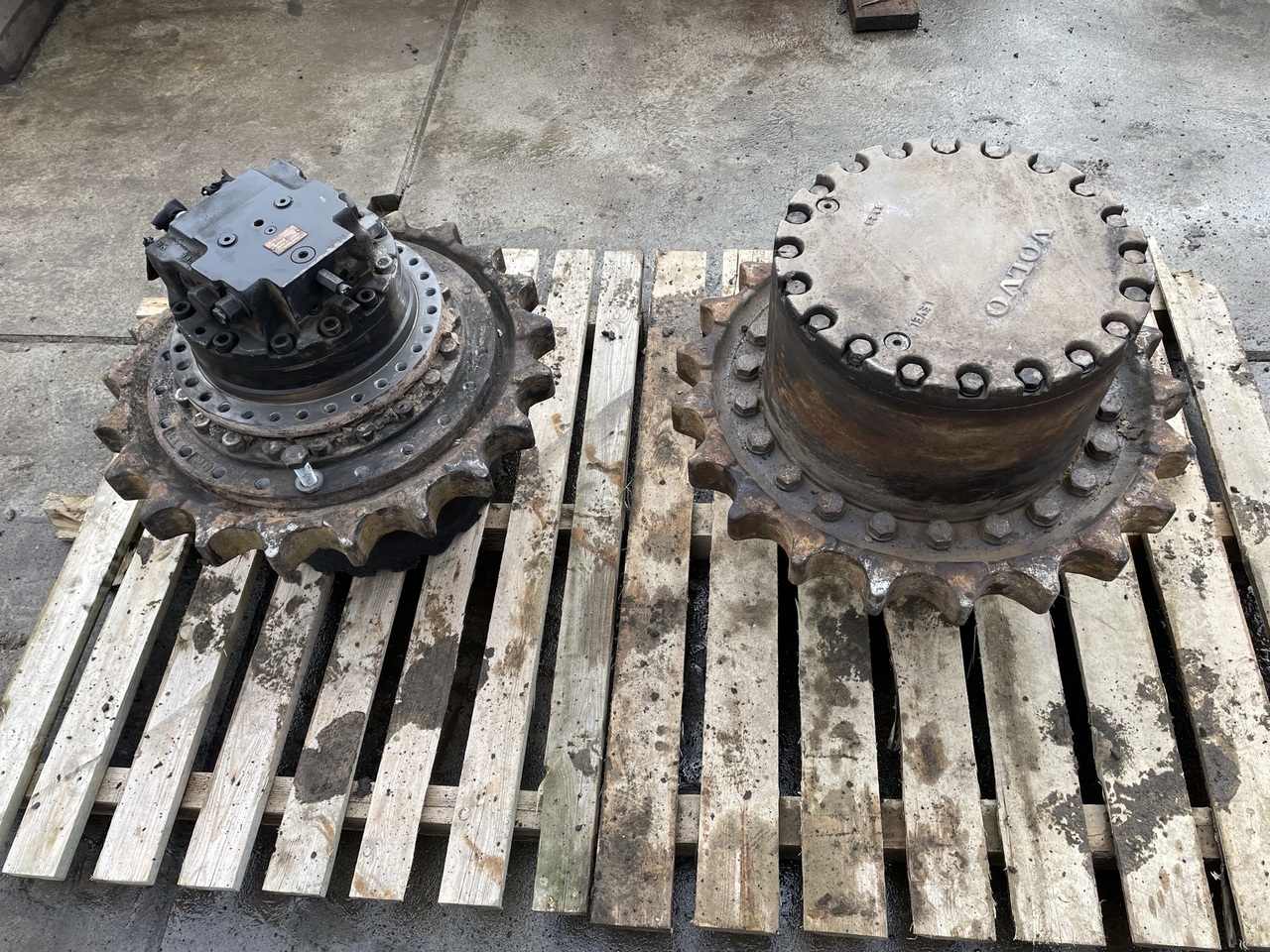 Zwolnica Volvo EC250 - חלקי תושבת עבור מחפר סורק: תמונה 1 Zwolnica Volvo EC250 - חלקי תושבת עבור מחפר סורק: תמונה 1