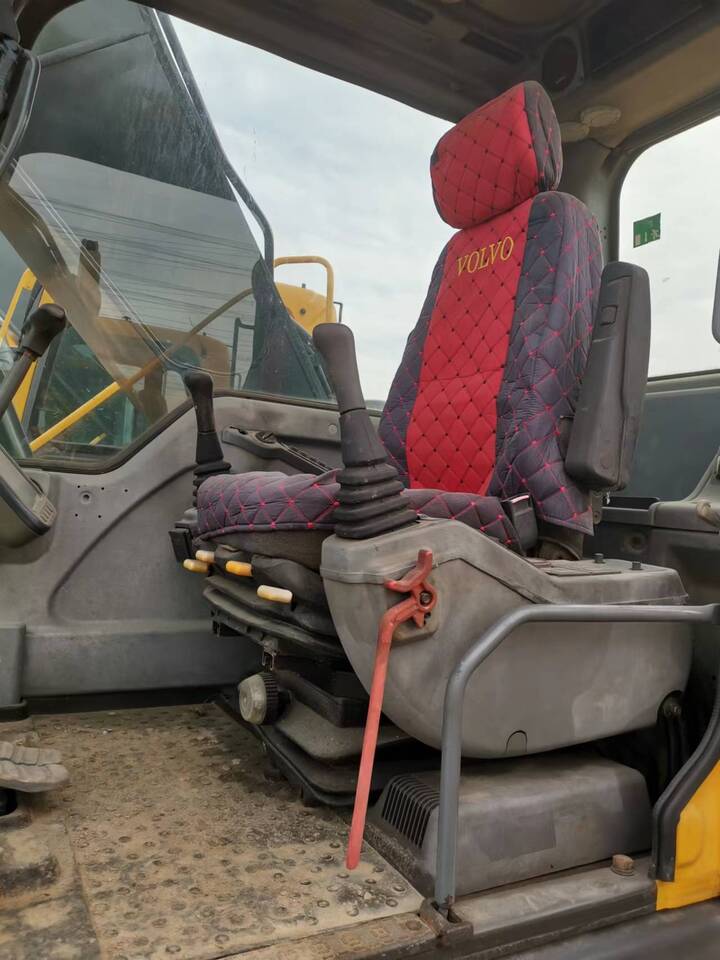 Volvo EC210B - מחפר סורק: תמונה 2 Volvo EC210B - מחפר סורק: תמונה 2