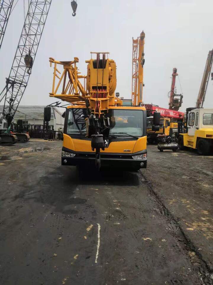 XCMG QY25K - עגורן נייד: תמונה 4 XCMG QY25K - עגורן נייד: תמונה 4