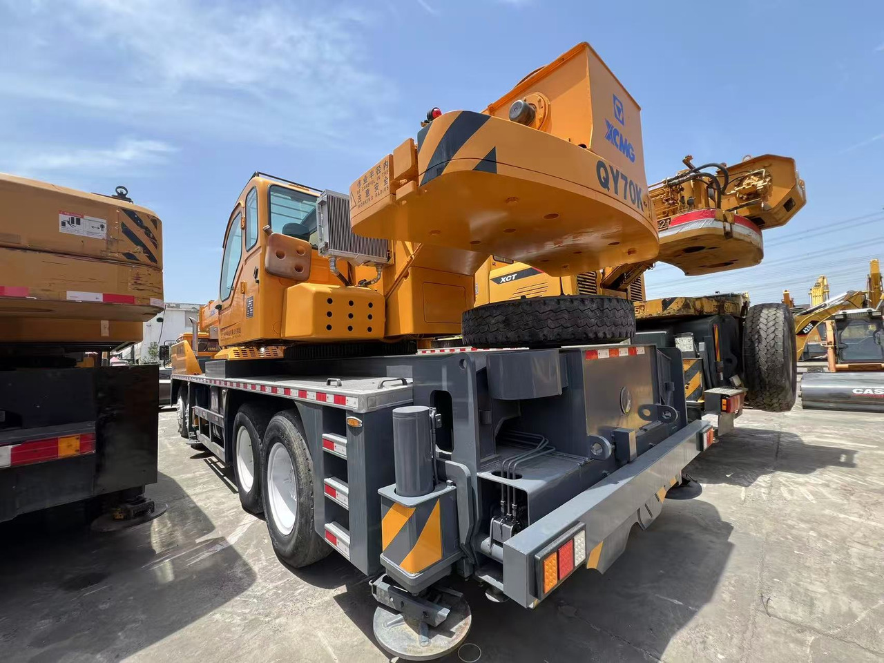 XCMG QY70K-I - עגורן נייד: תמונה 1 XCMG QY70K-I - עגורן נייד: תמונה 1
