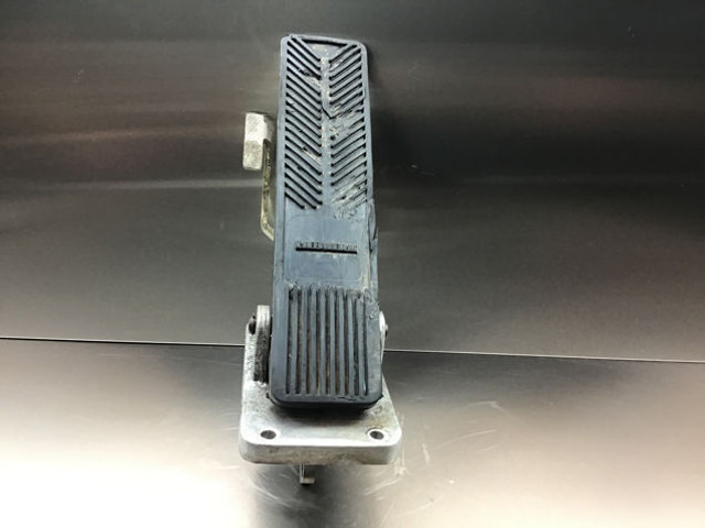 דוושה Liebherr Brake Pedal: תמונה 9