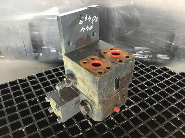 Liebherr Brake Valve - שסתום: תמונה 1 Liebherr Brake Valve - שסתום: תמונה 1