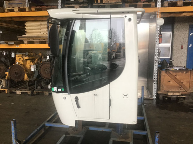 Liebherr Cabin - תא ופנים הרכב: תמונה 1 Liebherr Cabin - תא ופנים הרכב: תמונה 1