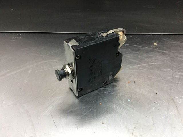Liebherr Cable Protection Switch - לוח מחוונים: תמונה 1 Liebherr Cable Protection Switch - לוח מחוונים: תמונה 1
