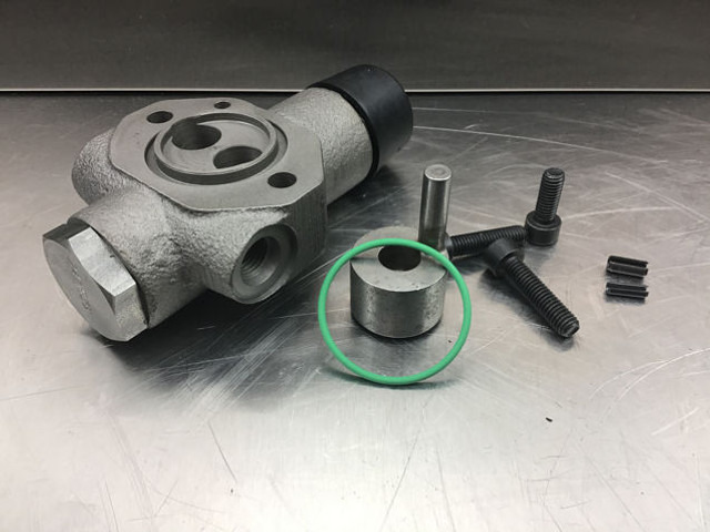 Liebherr Control Valve - חלקי הידרוליקה: תמונה 1 Liebherr Control Valve - חלקי הידרוליקה: תמונה 1