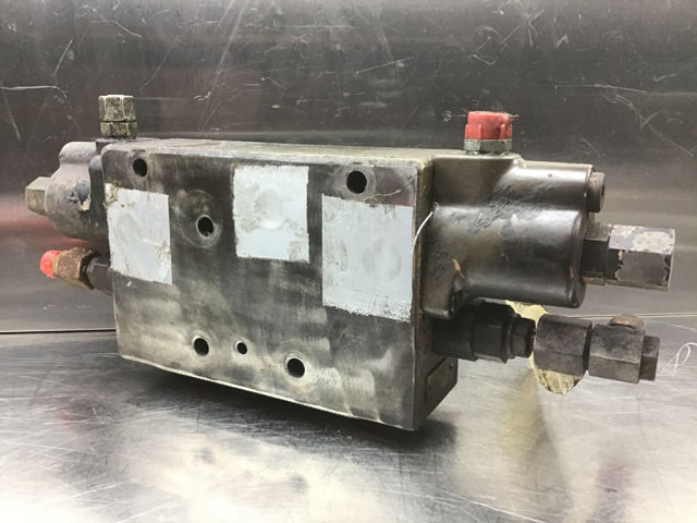 Liebherr Control Valve - חלקי הידרוליקה: תמונה 1 Liebherr Control Valve - חלקי הידרוליקה: תמונה 1