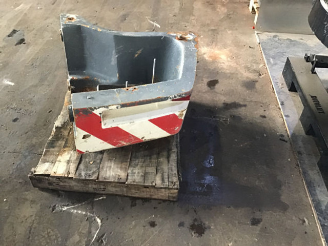 Liebherr Counterweight Right - משקל נגד עבור מכונה חקלאית: תמונה 2 Liebherr Counterweight Right - משקל נגד עבור מכונה חקלאית: תמונה 2