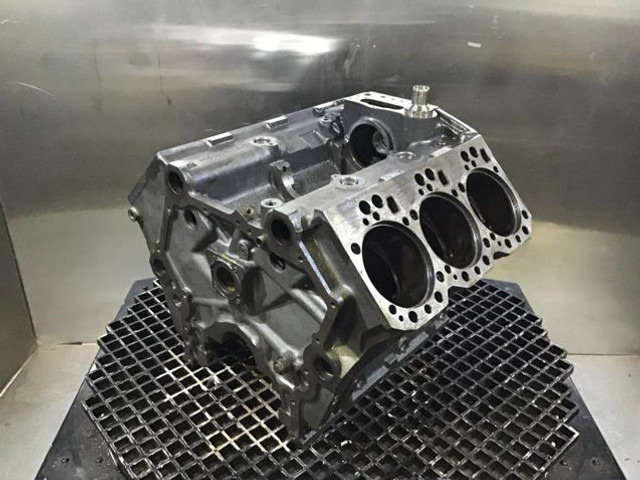 Liebherr Crankcase - צינור כניסת אוויר: תמונה 5 Liebherr Crankcase - צינור כניסת אוויר: תמונה 5