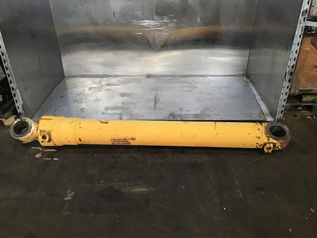 Liebherr Cylinder - צילינדר הידרולי: תמונה 1 Liebherr Cylinder - צילינדר הידרולי: תמונה 1