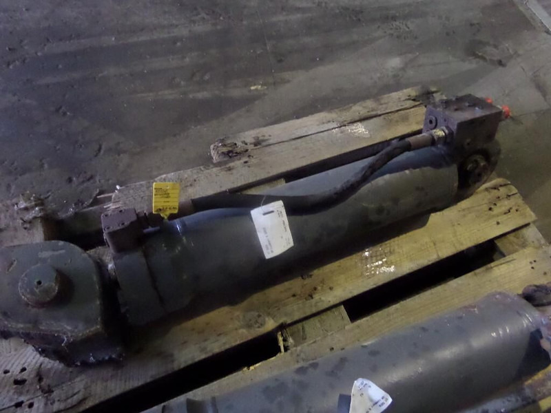 Liebherr Cylinder - צילינדר הידרולי: תמונה 1 Liebherr Cylinder - צילינדר הידרולי: תמונה 1