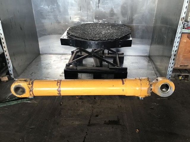 Liebherr Cylinder - צילינדר הידרולי: תמונה 1 Liebherr Cylinder - צילינדר הידרולי: תמונה 1