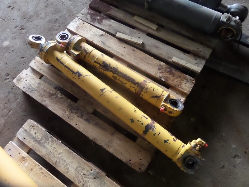 Liebherr Cylinder - צילינדר הידרולי: תמונה 1 Liebherr Cylinder - צילינדר הידרולי: תמונה 1